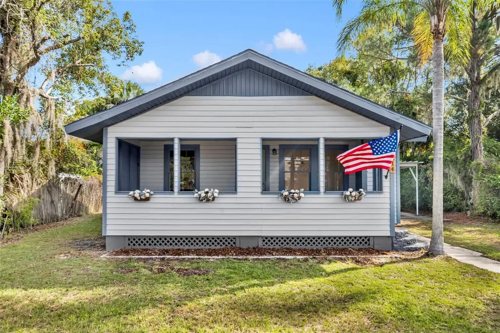 214 N New Hampshire Avenue Tavares FL 32778
