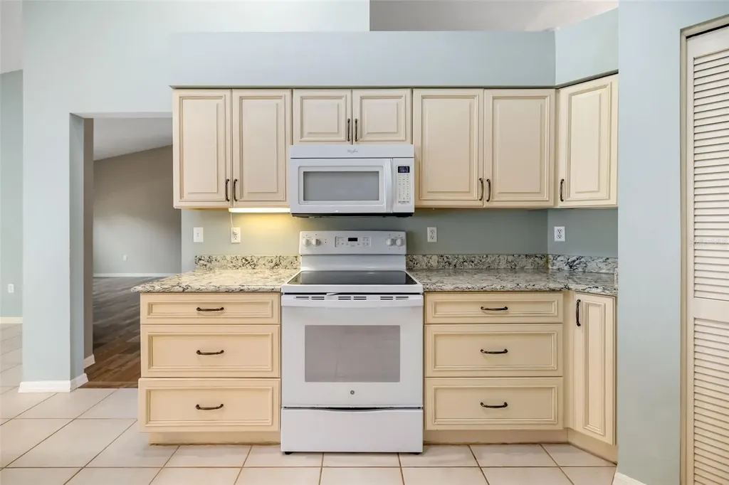 9523 Knightsbridge Circle Sarasota FL 34238