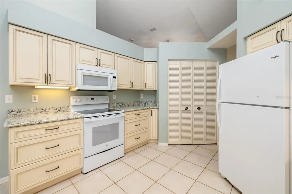 9523 Knightsbridge Circle Sarasota FL 34238