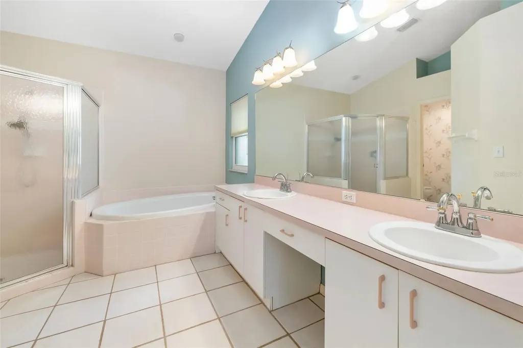 9523 Knightsbridge Circle Sarasota FL 34238