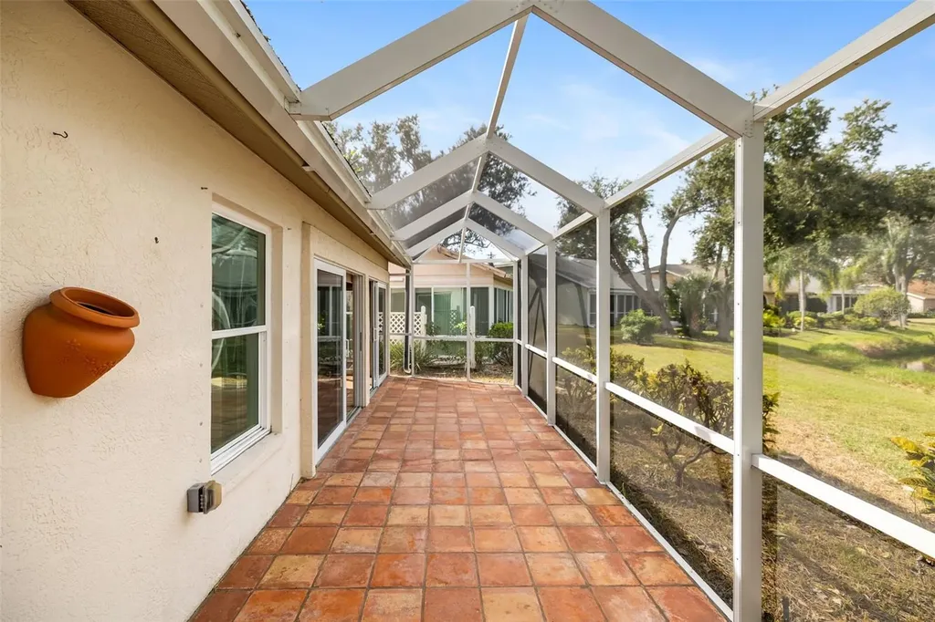 9523 Knightsbridge Circle Sarasota FL 34238