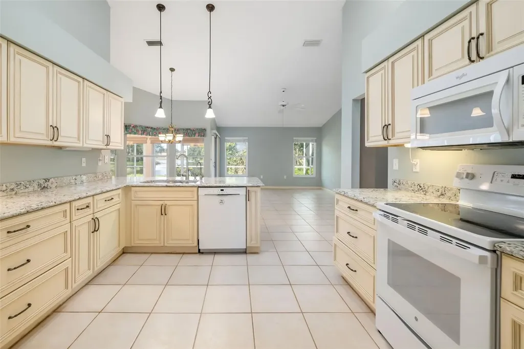 9523 Knightsbridge Circle Sarasota FL 34238