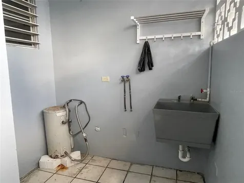 2 Terralinda Calle Zaragosa Caguas PR 00725