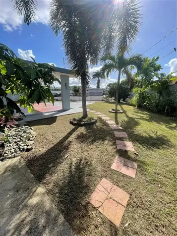 2 Terralinda Calle Zaragosa Caguas PR 00725