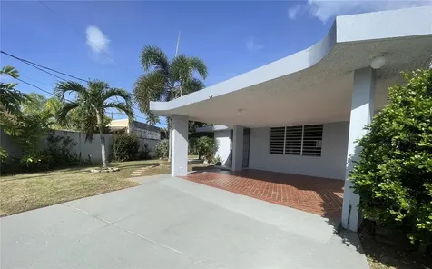 2 Terralinda Calle Zaragosa Caguas PR 00725