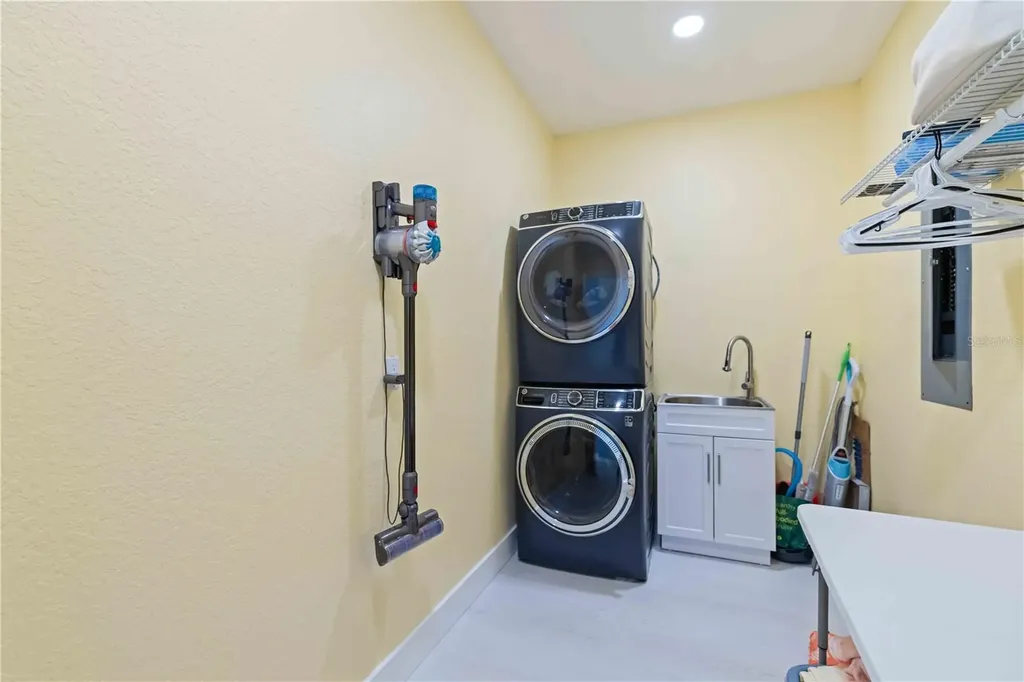 7524 Whitcomb Englewood FL 34223