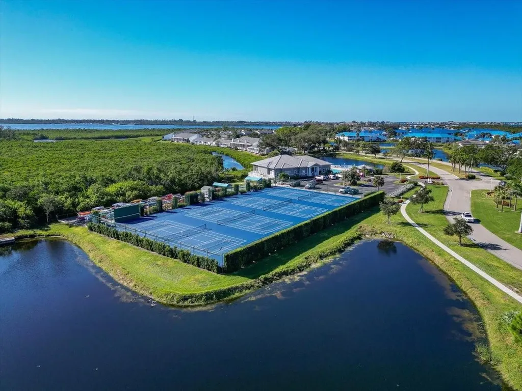 912 Sandpiper Circle Bradenton FL 34209