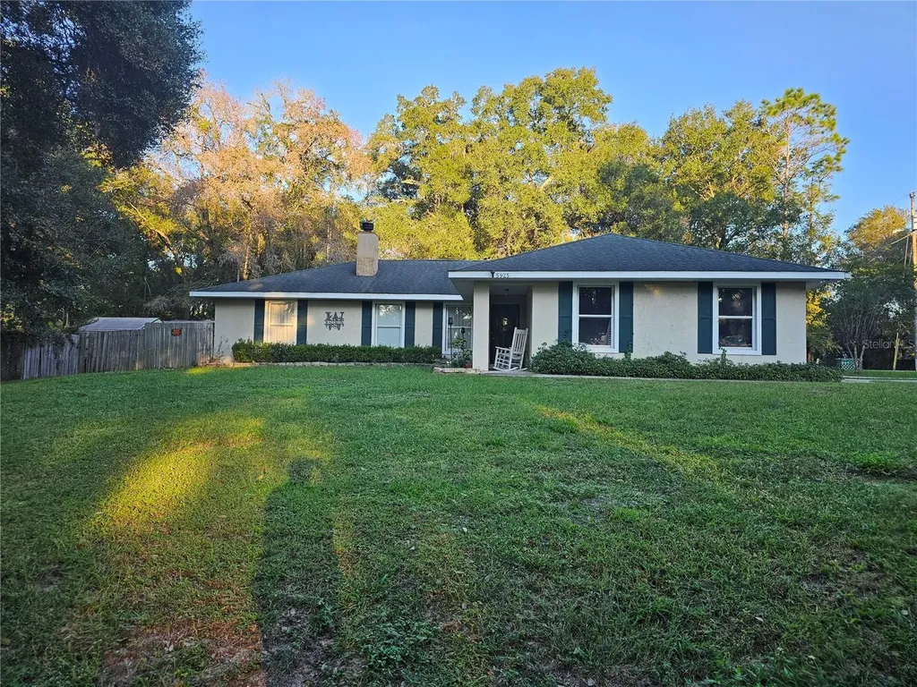 5925 SE 165th Court Ocklawaha FL 32179