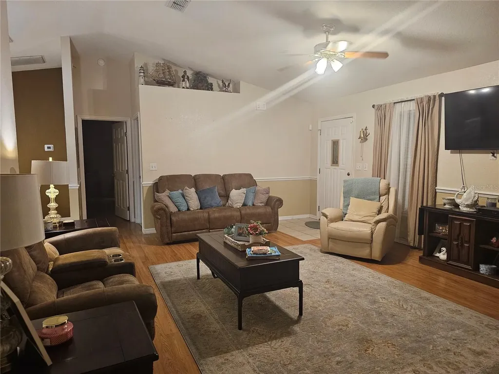 5925 SE 165th Court Ocklawaha FL 32179