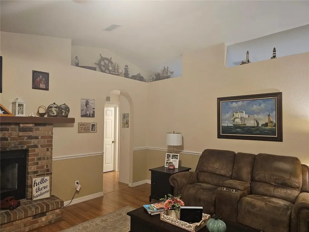 5925 SE 165th Court Ocklawaha FL 32179