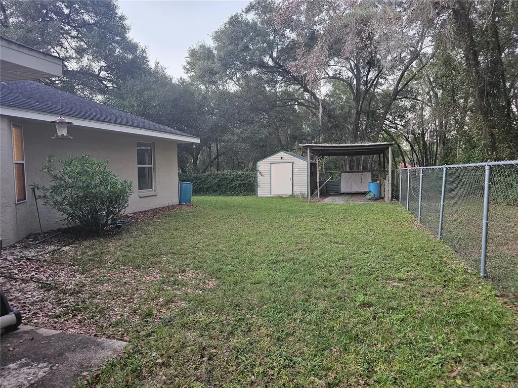 5925 SE 165th Court Ocklawaha FL 32179