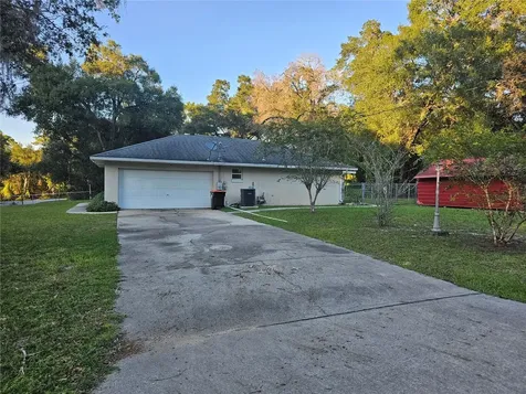 5925 SE 165th Court Ocklawaha FL 32179