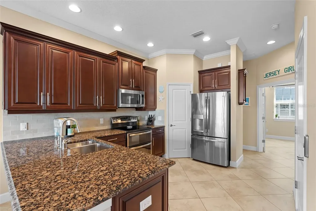 6043 Anchorage Way S St Petersburg FL 33712