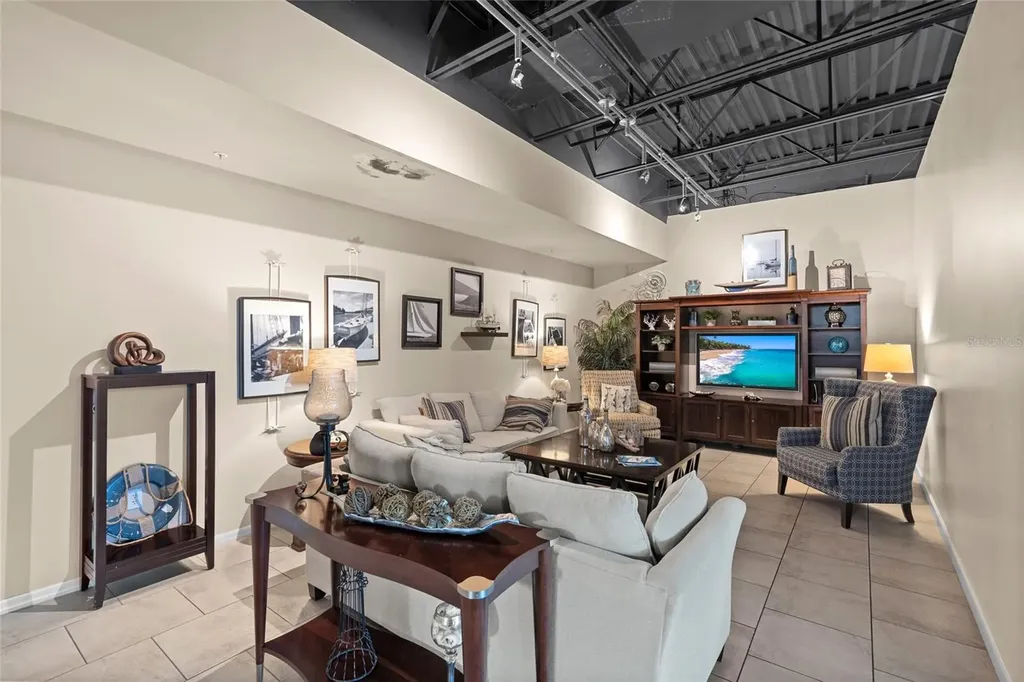 6043 Anchorage Way S St Petersburg FL 33712