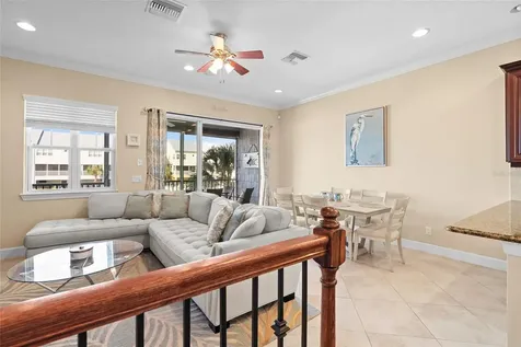 6043 Anchorage Way S St Petersburg FL 33712