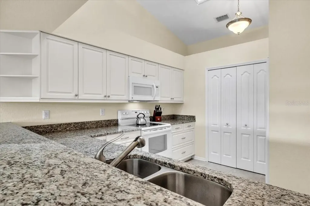 12221 SW Kingsway Circle Lake Suzy FL 34269