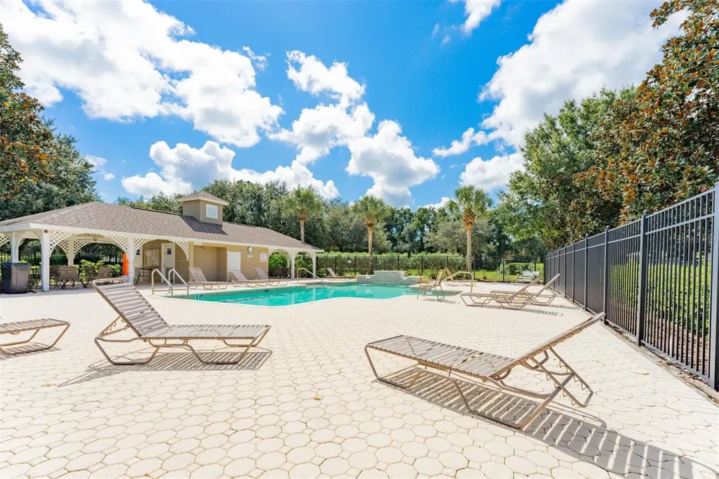 15731 Phoebepark Avenue Lithia FL 33547