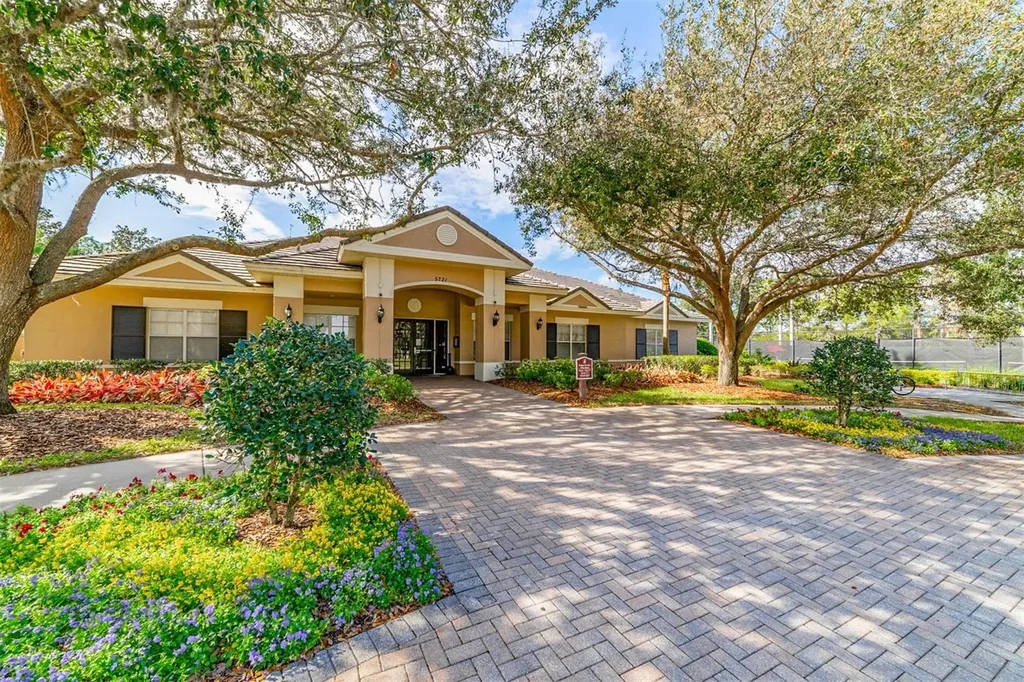 15731 Phoebepark Avenue Lithia FL 33547
