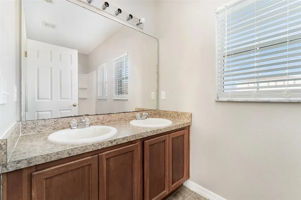998 Cumberland Drive Kissimmee FL 34759