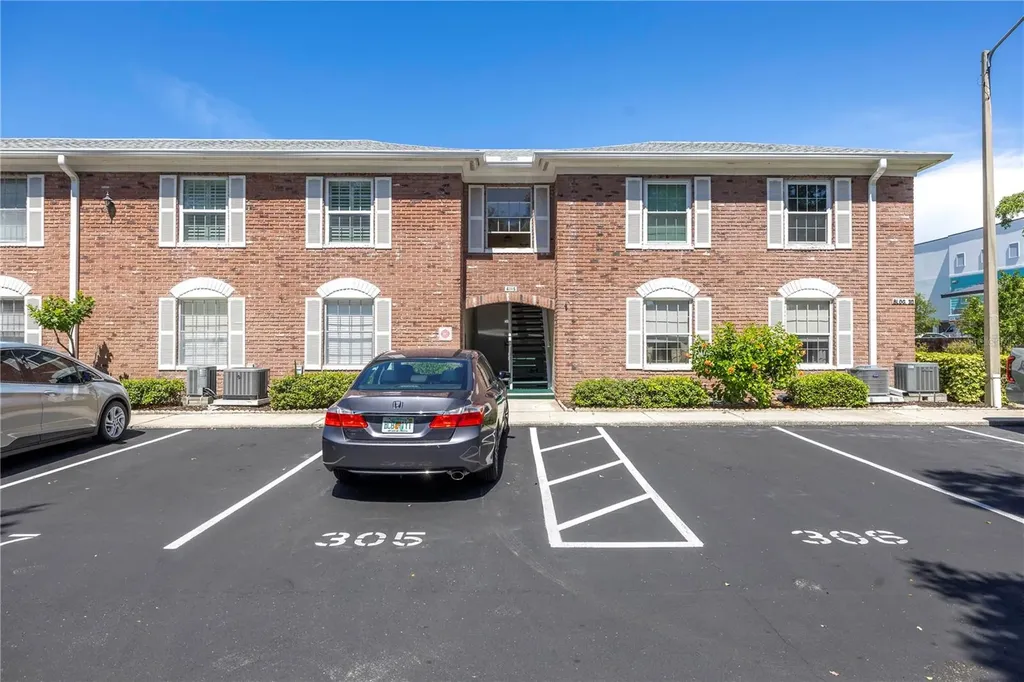 4115 34th Way S St Petersburg FL 33711