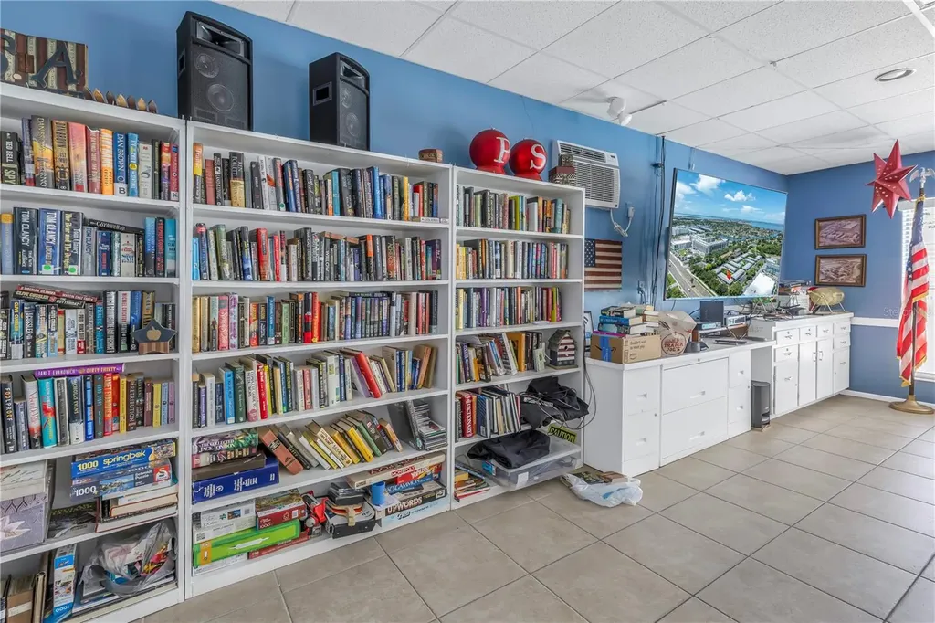 4115 34th Way S St Petersburg FL 33711