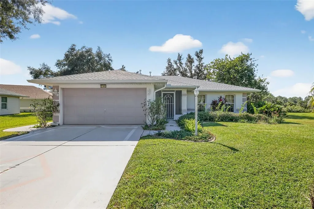 21902 King Henry Avenue Leesburg FL 34748