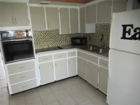 2466 Ecuadorian Way Clearwater FL 33763