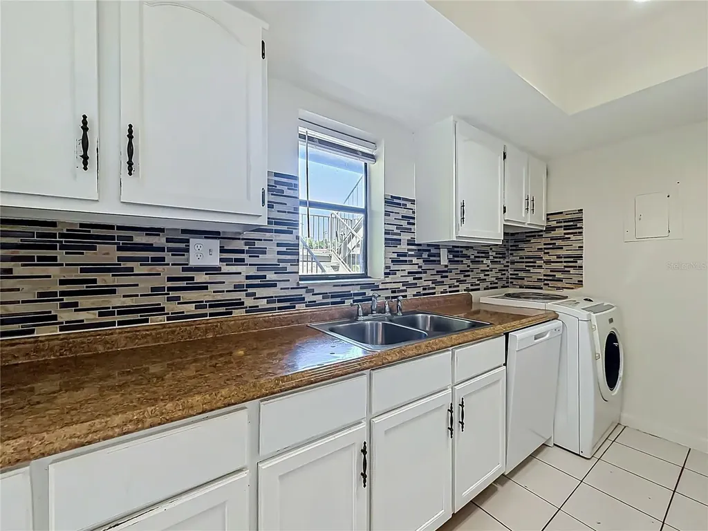 2636 Lemon Tree Lane Orlando FL 32839