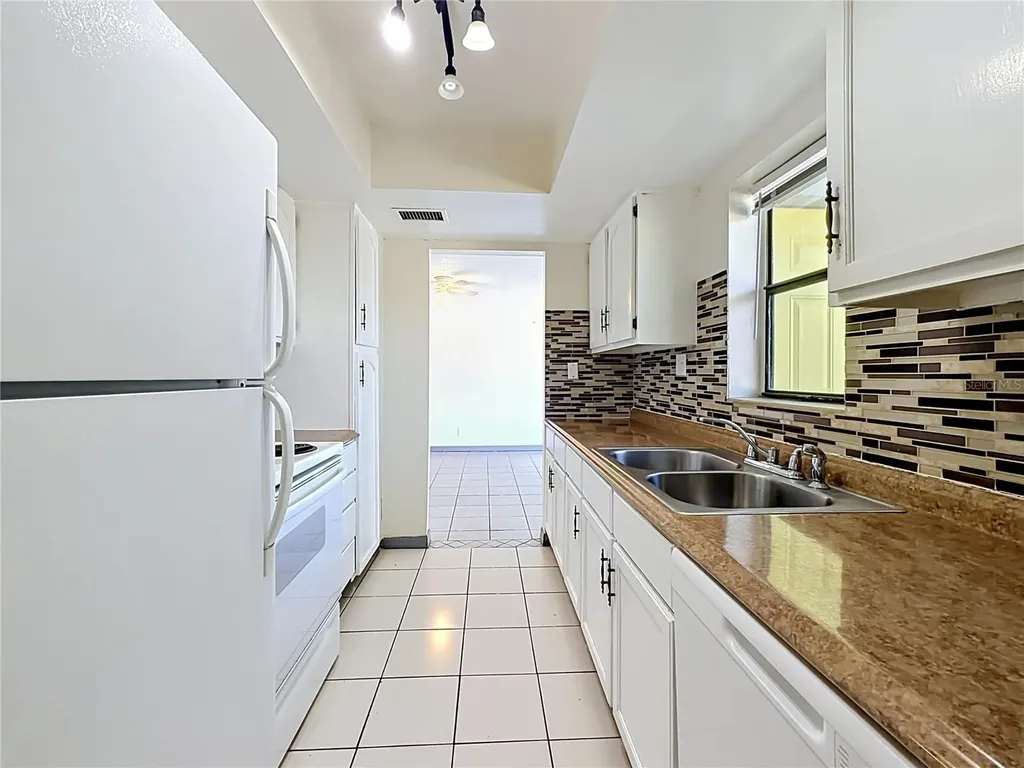 2636 Lemon Tree Lane Orlando FL 32839