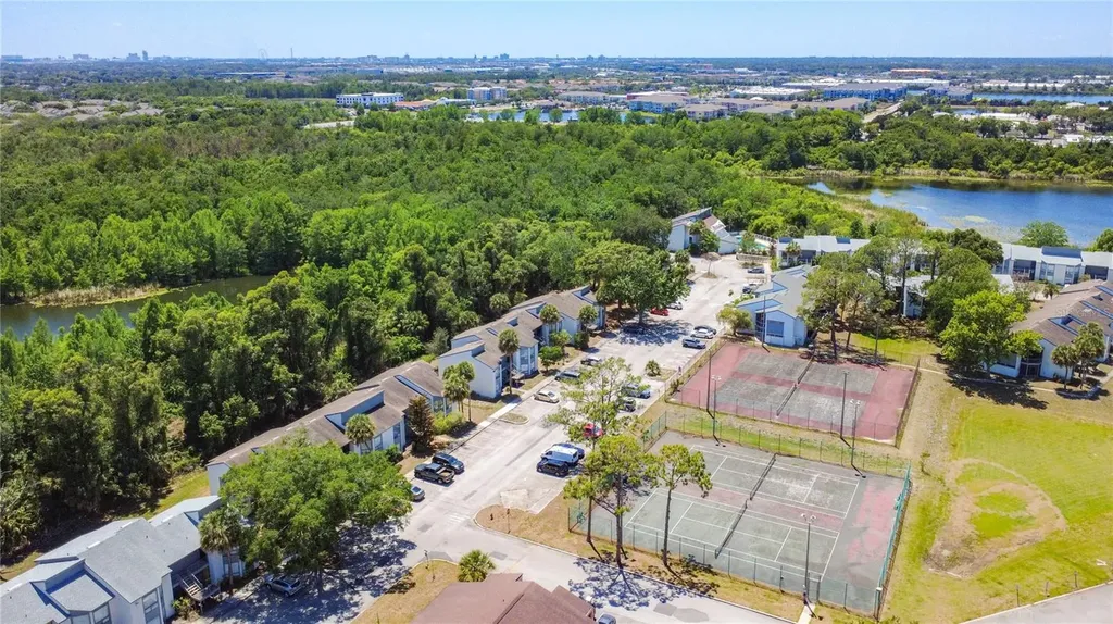2636 Lemon Tree Lane Orlando FL 32839