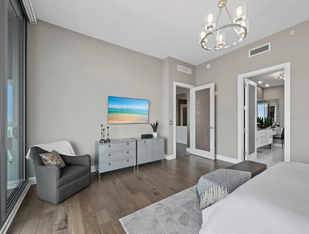 1155 N Gulfstream Avenue Sarasota FL 34236
