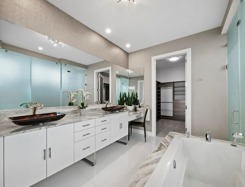 1155 N Gulfstream Avenue Sarasota FL 34236