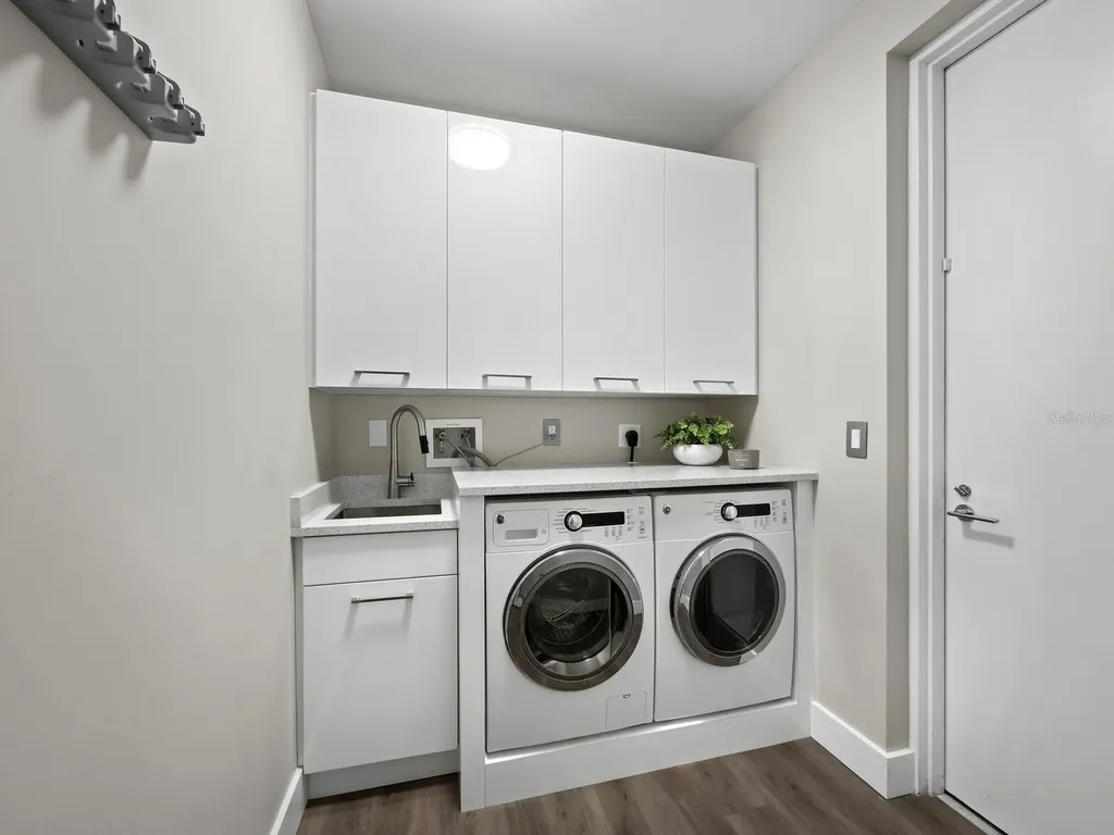 1155 N Gulfstream Avenue Sarasota FL 34236