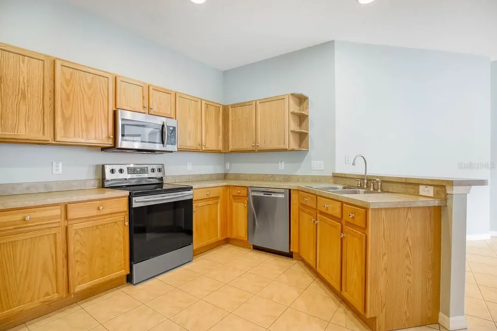 5922 Phoebenest Drive Lithia FL 33547