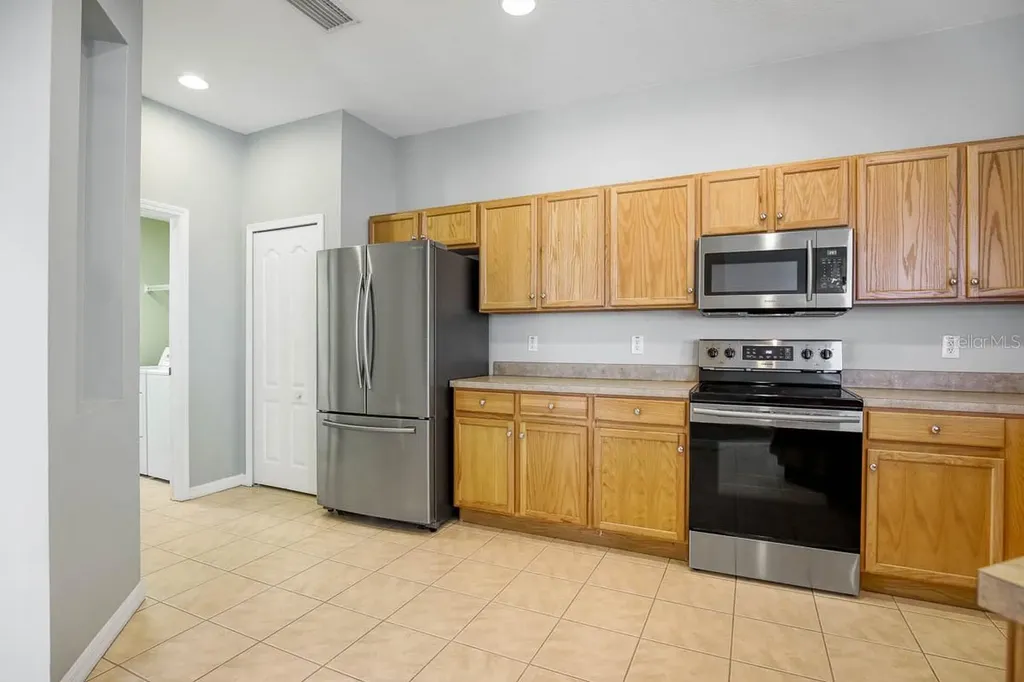 5922 Phoebenest Drive Lithia FL 33547