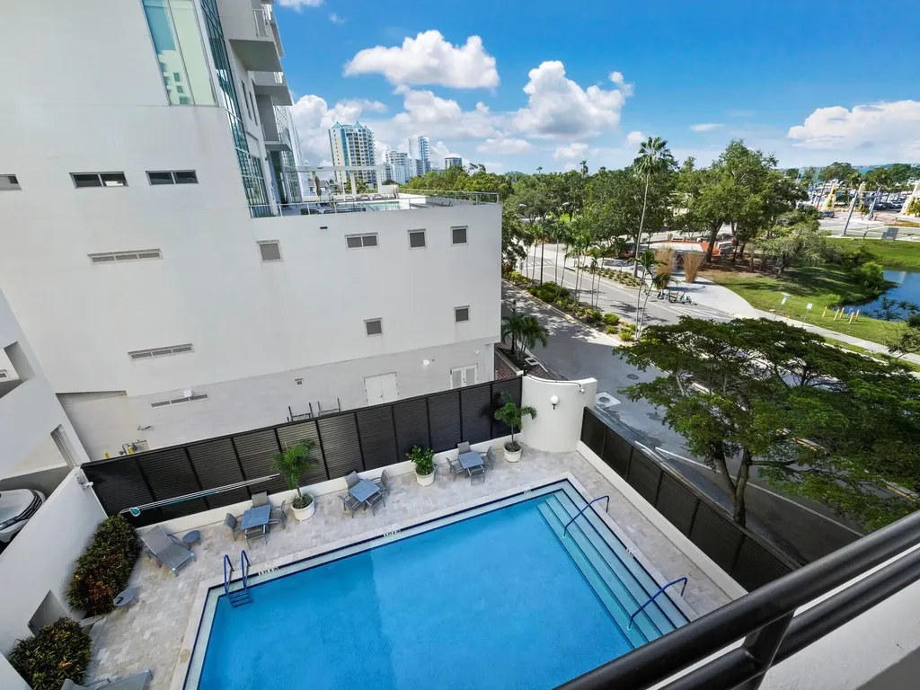 1255 N Gulfstream Avenue Sarasota FL 34236