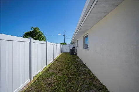 7095 Beardsley Street Englewood FL 34224