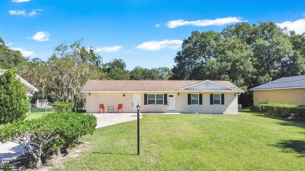 1301 N Amelia Avenue Deland FL 32724