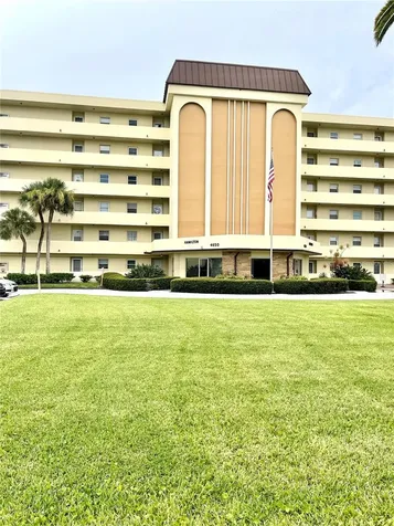 4650 Cove Circle St Petersburg FL 33708