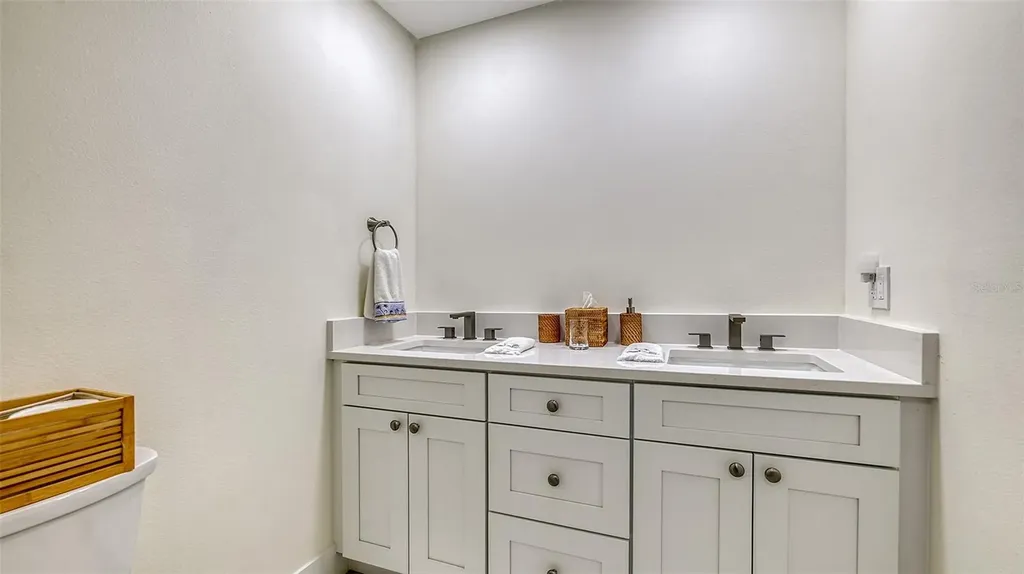 618 Buttonwood Drive Longboat Key FL 34228
