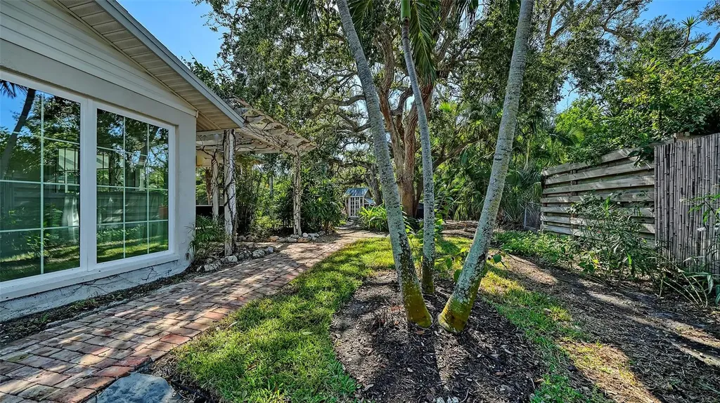 618 Buttonwood Drive Longboat Key FL 34228