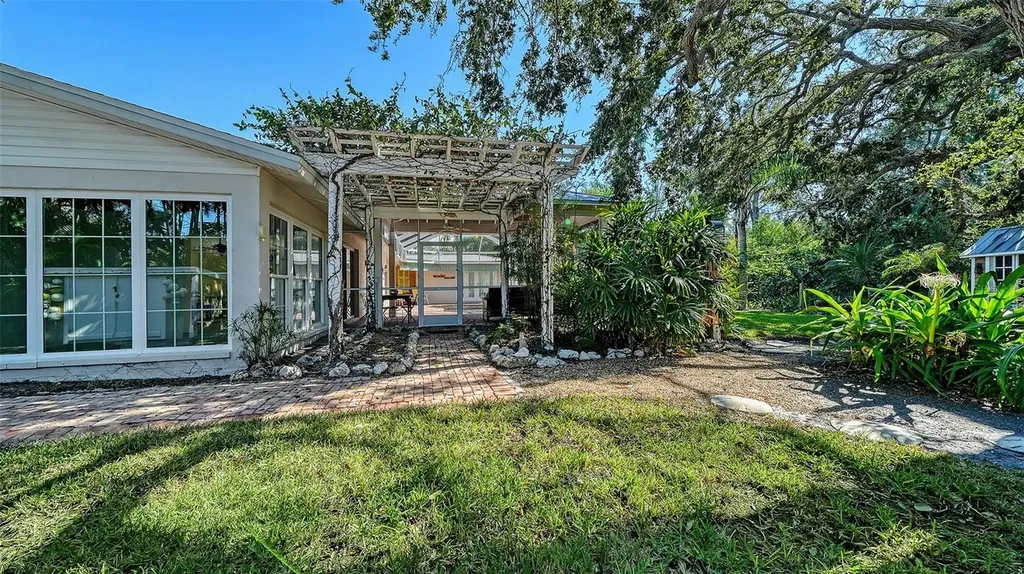 618 Buttonwood Drive Longboat Key FL 34228