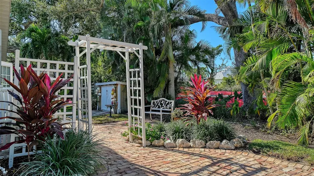 618 Buttonwood Drive Longboat Key FL 34228