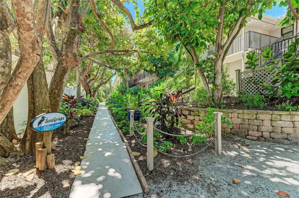 5125 Gulf Of Mexico Drive Longboat Key FL 34228