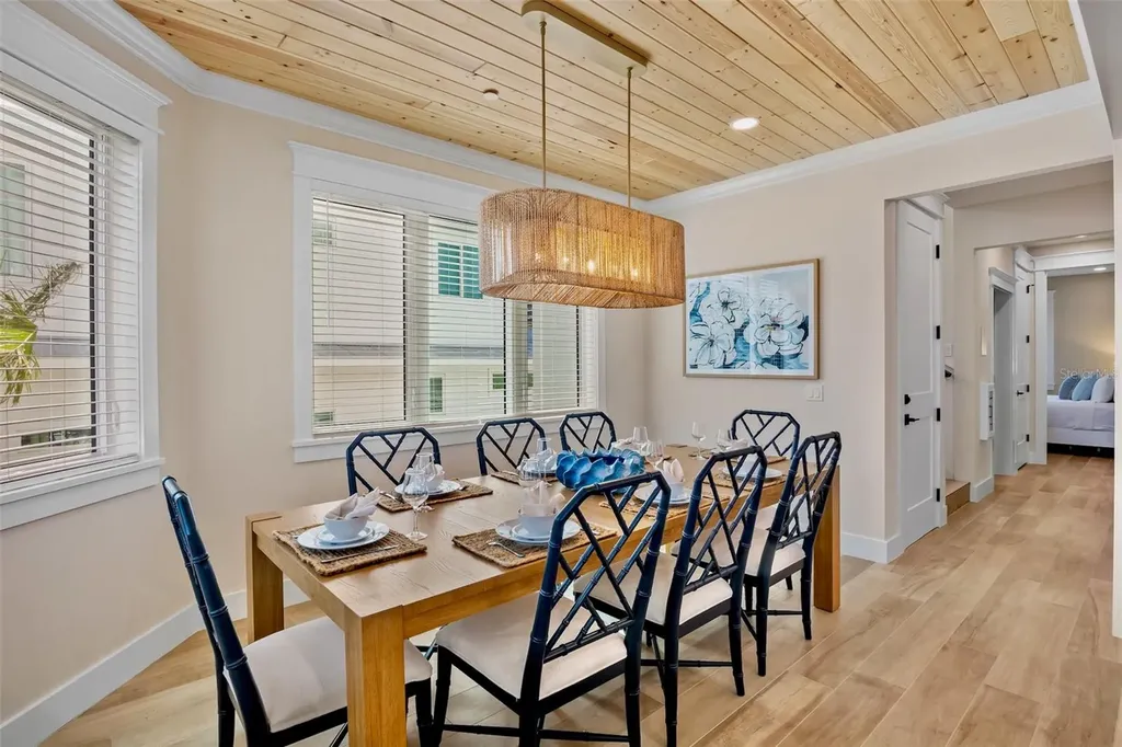 135 Avenida Veneccia Sarasota FL 34242