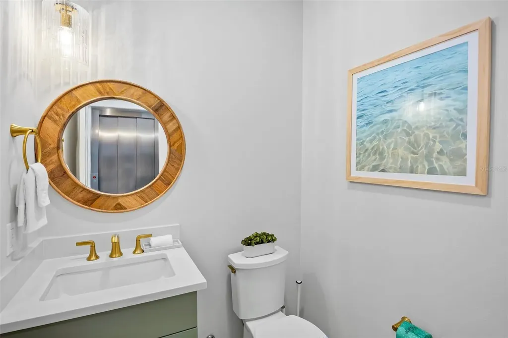 135 Avenida Veneccia Sarasota FL 34242