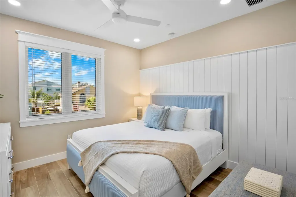 135 Avenida Veneccia Sarasota FL 34242