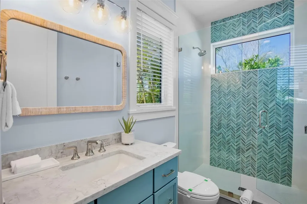 135 Avenida Veneccia Sarasota FL 34242