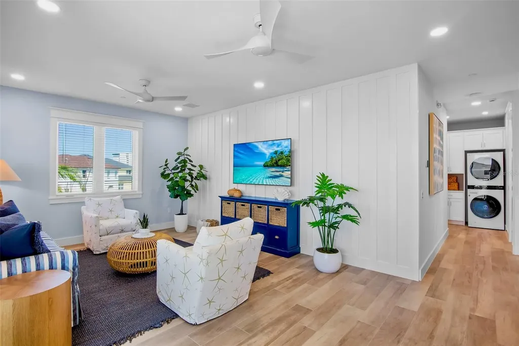 135 Avenida Veneccia Sarasota FL 34242