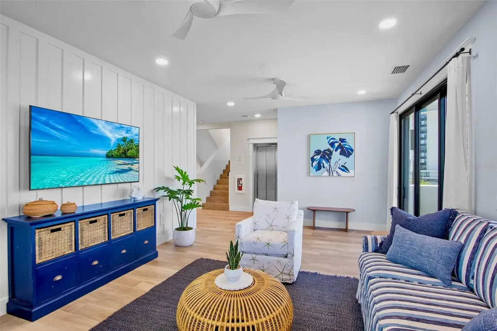 135 Avenida Veneccia Sarasota FL 34242